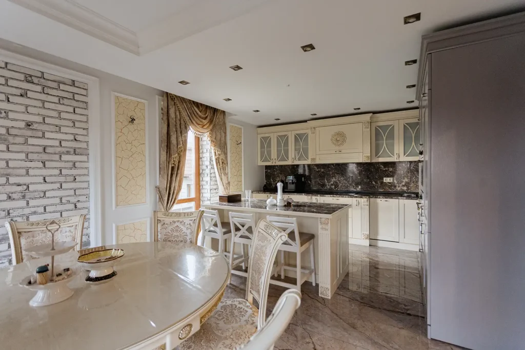 Как ухаживать за мебелью на заказ из разных материалов