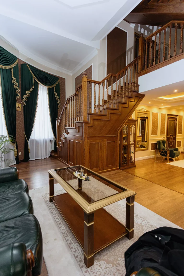 Серия мебели с использованием натурального дерева